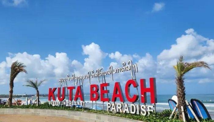 Kuta adalah sebuah kota yang ramah wisatawan yang terletak di dekat ujung paling selatan pulau Bali. Warga Bali sering menyebutnya sebagai "kota," karena Kuta merupakan salah satu pusat paling sibuk di pulau ini.