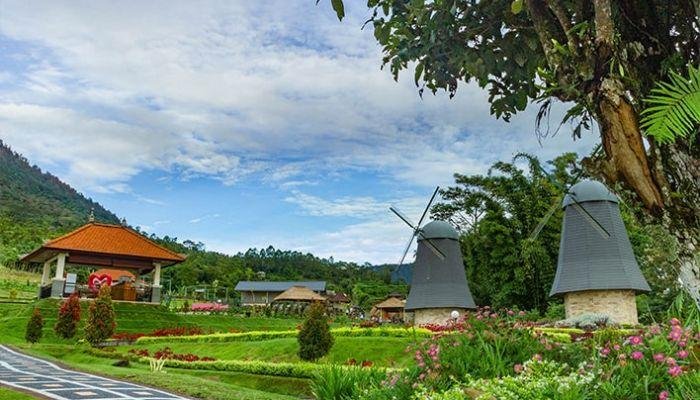 Untuk memastikan pengalaman terbaik saat mengunjungi The Blooms Garden Bali, ada beberapa tips yang dapat Anda ikuti. Pertama, sangat disarankan untuk datang di pagi hari.