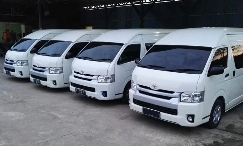 Sewa Hiace Bali adalah pilihan populer untuk transportasi bagi kelompok besar wisatawan, acara keluarga, atau perjalanan bisnis. Hiace adalah kendaraan van yang nyaman dan luas, cocok untuk membawa banyak penumpang sekaligus.