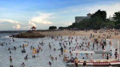 Pantai Sanur, yang terletak di sebelah timur kota Denpasar, Bali, adalah salah satu permata pantai yang paling dicari oleh wisatawan lokal maupun mancanegara.