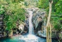 Air Terjun Kroya Ambengan adalah salah satu keajaiban alam yang terletak di Buleleng, Bali Utara. Posisi geografisnya yang strategis, dikelilingi oleh hutan tropis yang rimbun dan udara sejuk, menjadikan lokasi ini sangat menarik bagi para wisatawan.